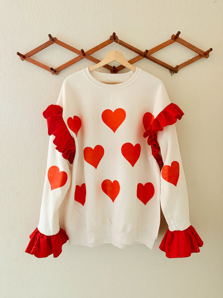 Jersey de cuello redondo color marfil para San Valentín: opciones con volantes sencillos o con volantes escalonados